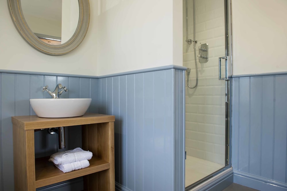 Hare & Hounds by null