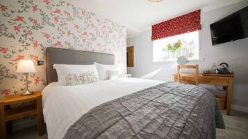 Deluxe Double Room, Non Smoking | Iron/ironing board, cots/infant beds, free WiFi, bed sheets