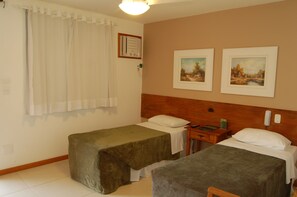 Minibar, caja de seguridad en la habitación, wifi gratis y ropa de cama