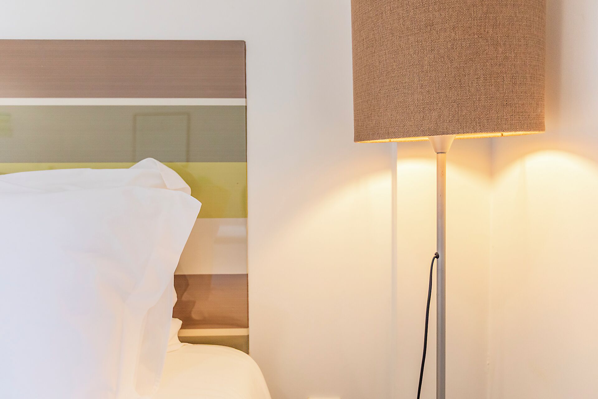 Escritorio, wifi gratis y ropa de cama 