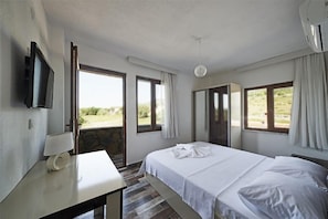 Doppelzimmer | Schreibtisch, laptopgeeigneter Arbeitsplatz, kostenloses WLAN