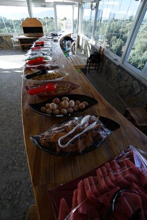 Breakfast buffet - Ada Motel (Ayvacik)