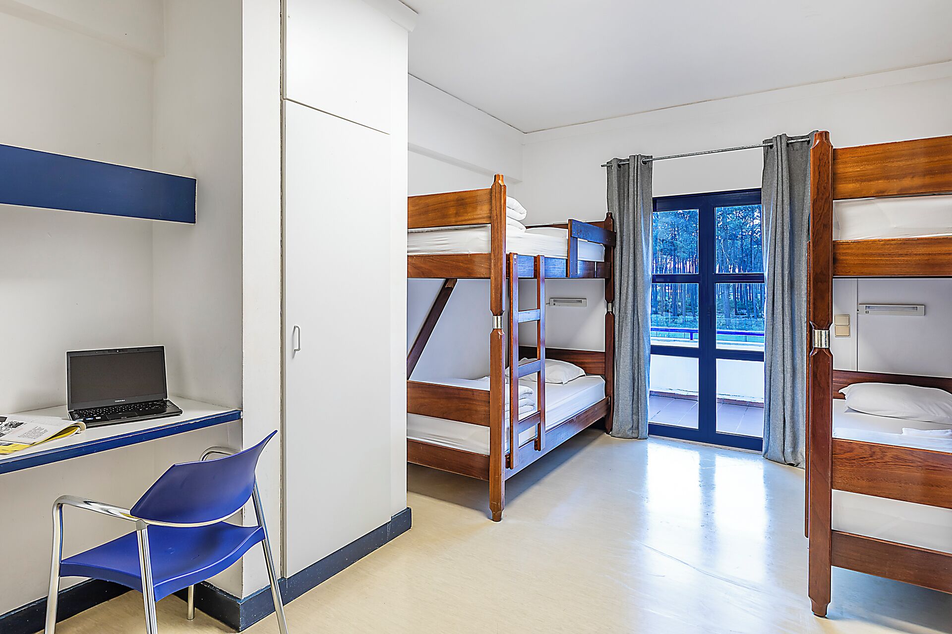 Dormitorio condiviso, per soli uomini, bagno condiviso (1 Bed in a 4-Bed Dorm) | Wi-Fi gratuito, lenzuola