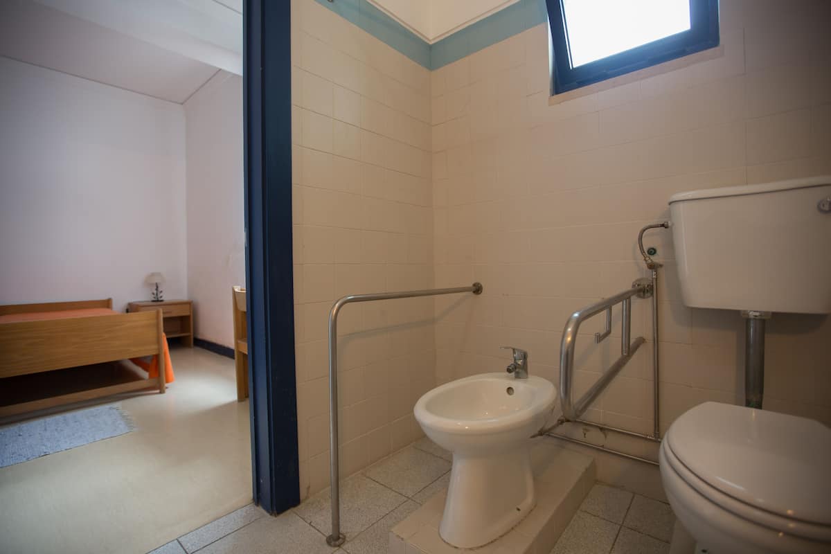 Twin Room, Accessible, Private Bathroom | Accessible bathroom
