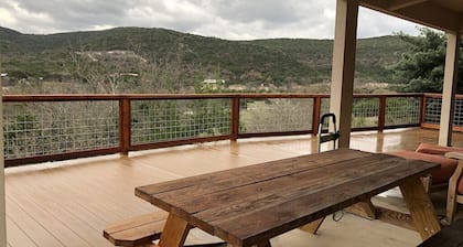 Dark Skies & Private Frio River Access. Dogs Welcome! Book Now for Fall Foliage!
