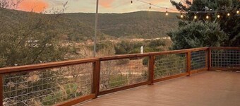 Frioの秋をお楽しみください！ 信じられないほどの景色とプライベートリバーアクセス。 犬歓迎！