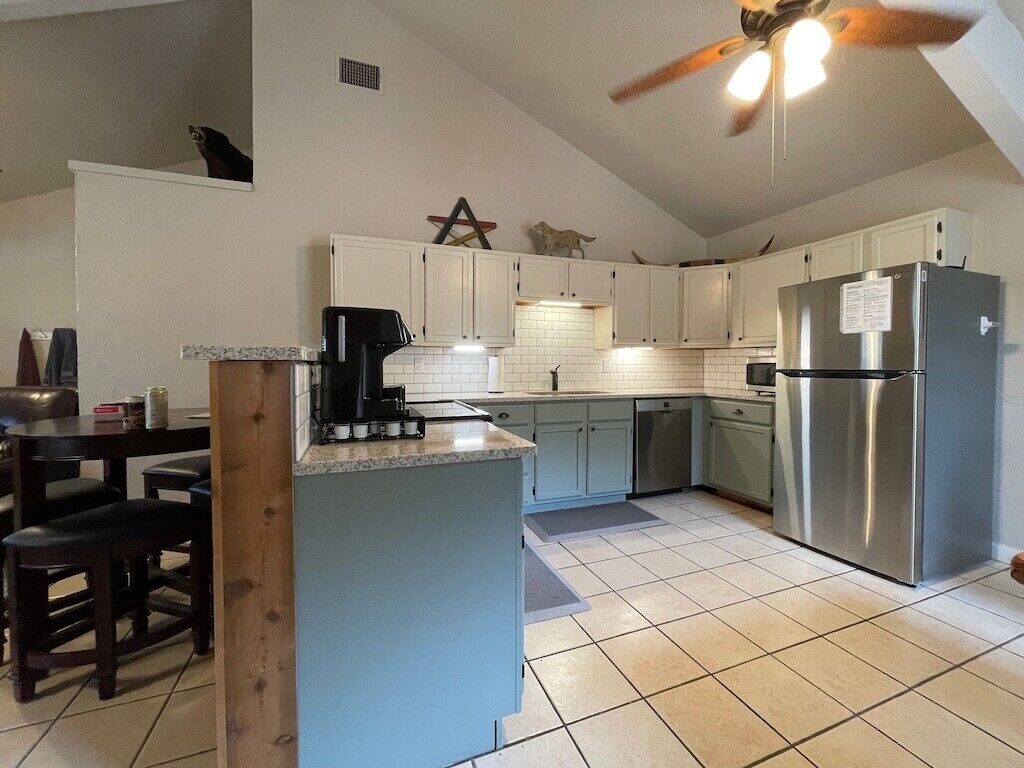 Dark Skies & Private Frio River Access. Dogs Welcome! Book Now for Fall Foliage!