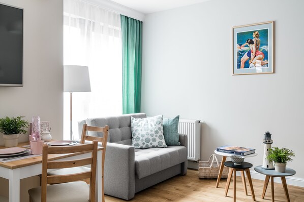Premier Apartment | Iron/ironing board, cribs (free), WiFi (free), individually decorated - Marinus Apartments Spa (Gdansk)
