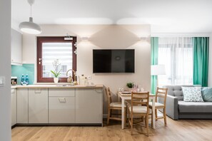 Premier appartement | Woonruimte | Een flatscreentelevisie