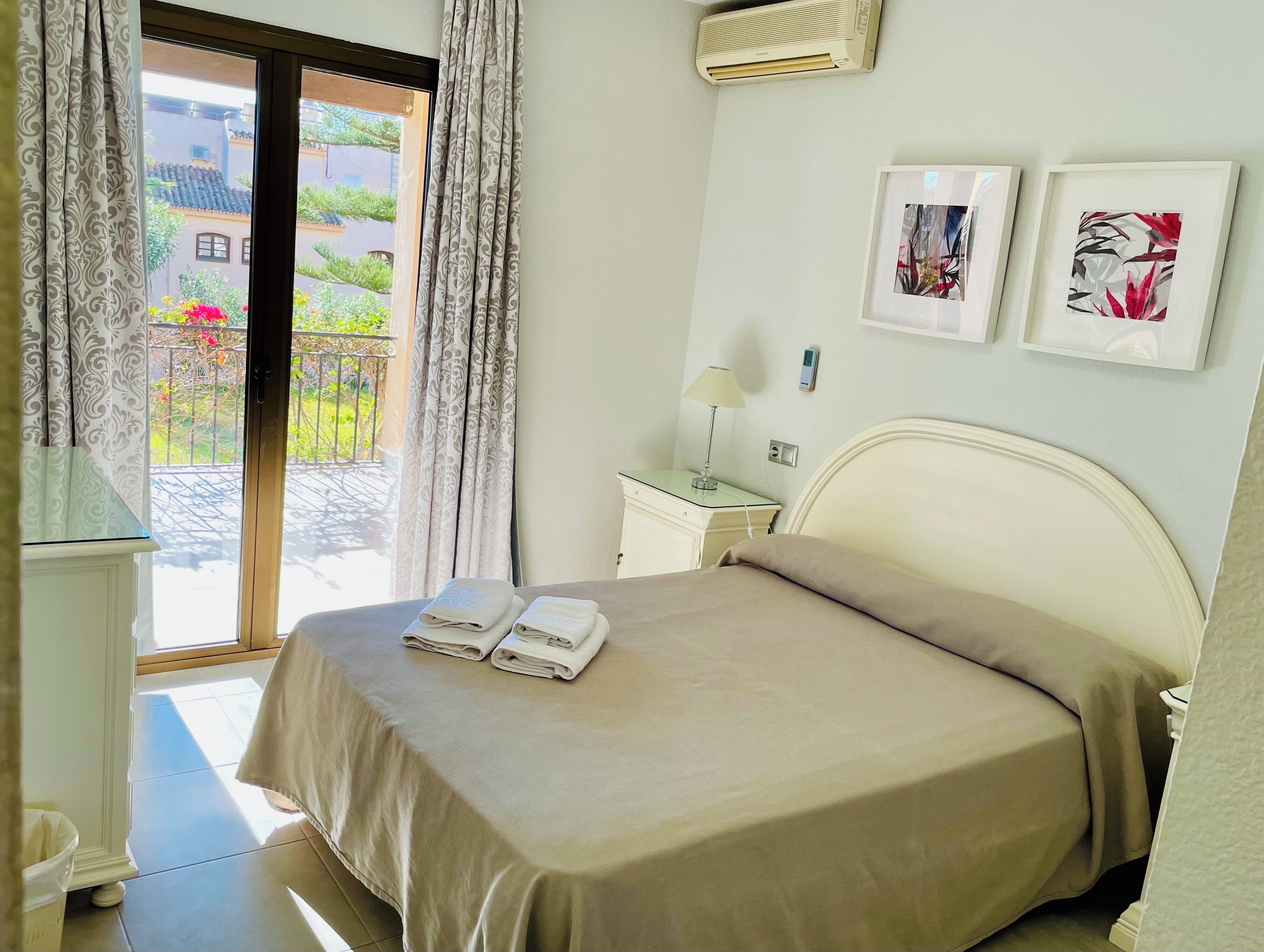 Superior appartement, 2 slaapkamers (6 pax) | Een kluis op de kamer, verduisterende gordijnen