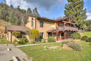 Exterior - Yosemite Rustic Oasis Sleeps 30, Spacious, and Easy to Find (Coarsegold)