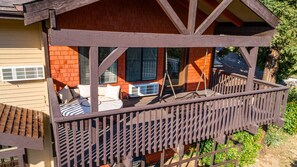 Terrace/patio - Yosemite Rustic Oasis Sleeps 30, Spacious, and Easy to Find (Coarsegold)