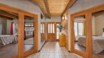 8 bedrooms, WiFi, bed sheets