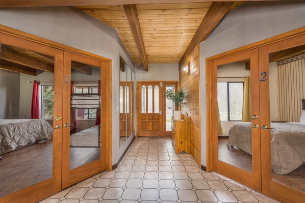 8 bedrooms, WiFi, bed sheets