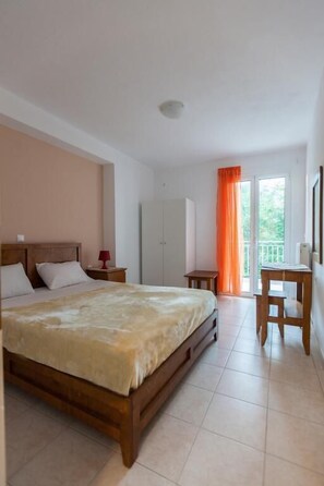 Bureau, Wi-Fi gratuit, draps fournis