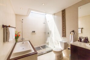 Bathroom - Lively 2BR Villa, Seminyak! 8Min Walk To Seminyak Beach! W/Private Swimming Pool (Seminyak)