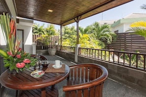 Outdoor dining - Lively 2BR Villa, Seminyak! 8Min Walk To Seminyak Beach! W/Private Swimming Pool (Seminyak)
