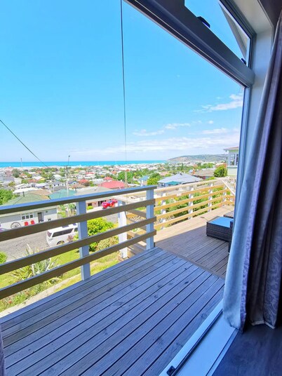 180 degrees sea view