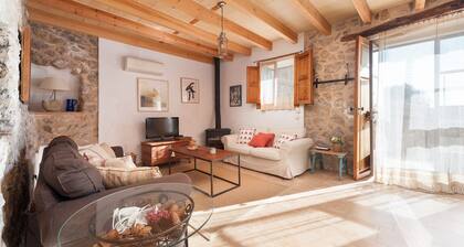 CAL TIO - Chalet with terrace in Caimari. Free WiFi
