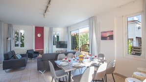 Unclassified image, 3 of 25, button - Renee Villa (Paralimni)