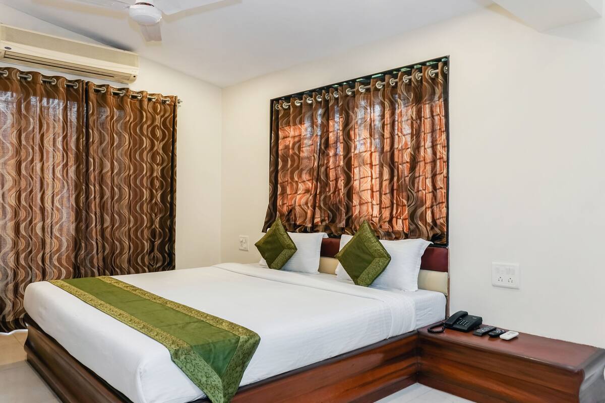 Deluxe Room, 1 Queen Bed, Non Smoking