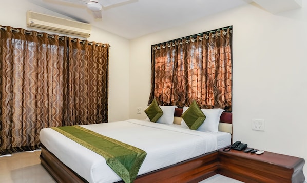Deluxe Room, 1 Queen Bed, Non Smoking
