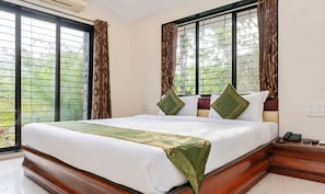 Deluxe Room, 1 Queen Bed, Non Smoking