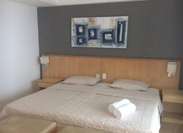 Apartamento | Frigobar, Wi-Fi de cortesia, roupa de cama