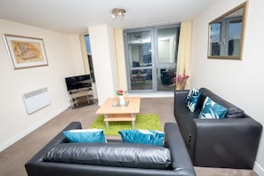 Apartment, 1 King Bed, Non Smoking | Living area