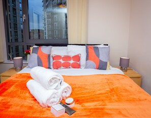 Memory-foam beds, soundproofing, free WiFi - Birmingham New Street Lodge (Birmingham)