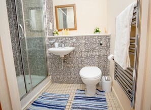 Apartment, 1 King-Bett, Nichtraucher | Badezimmer