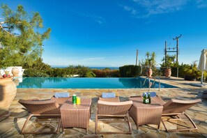 Villa, 4 soverom, privat basseng, sjøutsikt | Terrasse/patio