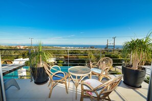 Villa, 4 habitaciones, alberca privada, vista al mar | Vista del balcón