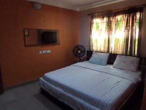 Chambre Standard, 1 lit double, non-fumeurs | Bureau, Wi-Fi gratuit