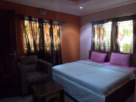 Standard Room, 1 Double Bed, Non Smoking | Desk, free WiFi
