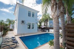 Seasonal outdoor pool - Mesogios Villas (Paralimni)