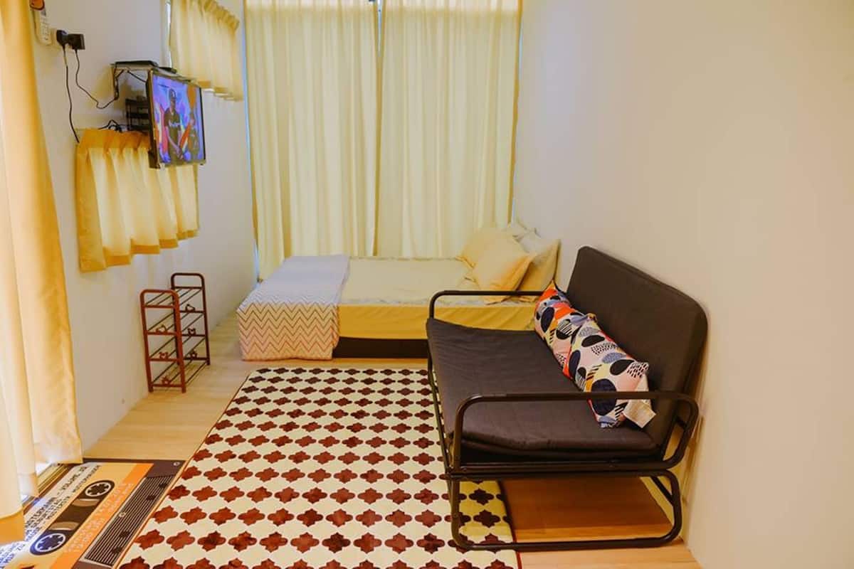 Basic Cabin, 1 Queen Bed | Blackout curtains, iron/ironing board, free WiFi, bed sheets