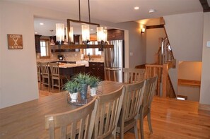 Dining - NEW - Beautiful mountain home steps to Okemo, Great for Wedding stays (Ludlow)