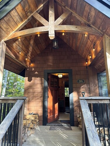 NEW - Beautiful mountain home steps to Okemo, Great for Wedding stays