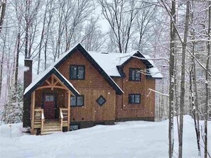 Exterior - NEW - Beautiful mountain home steps to Okemo, Great for Wedding stays (Ludlow)