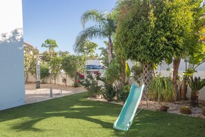 Children's play area - outdoor - Kymma Villas (Sotira)