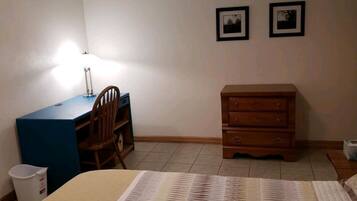 1 bedroom, desk, iron/ironing board, WiFi