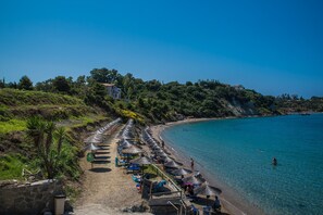 Beach nearby, sun-loungers, beach umbrellas - Villa Kapnisi (Zakynthos)