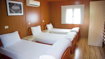 Cabane Panoramique, 3 lits une place, accessible aux personnes à mobilité réduite, vue jardin | Lits pliants/supplémentaires