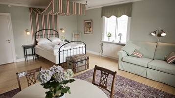 Double Room, Garden View | Blackout curtains, cots/infant beds, rollaway beds, free WiFi