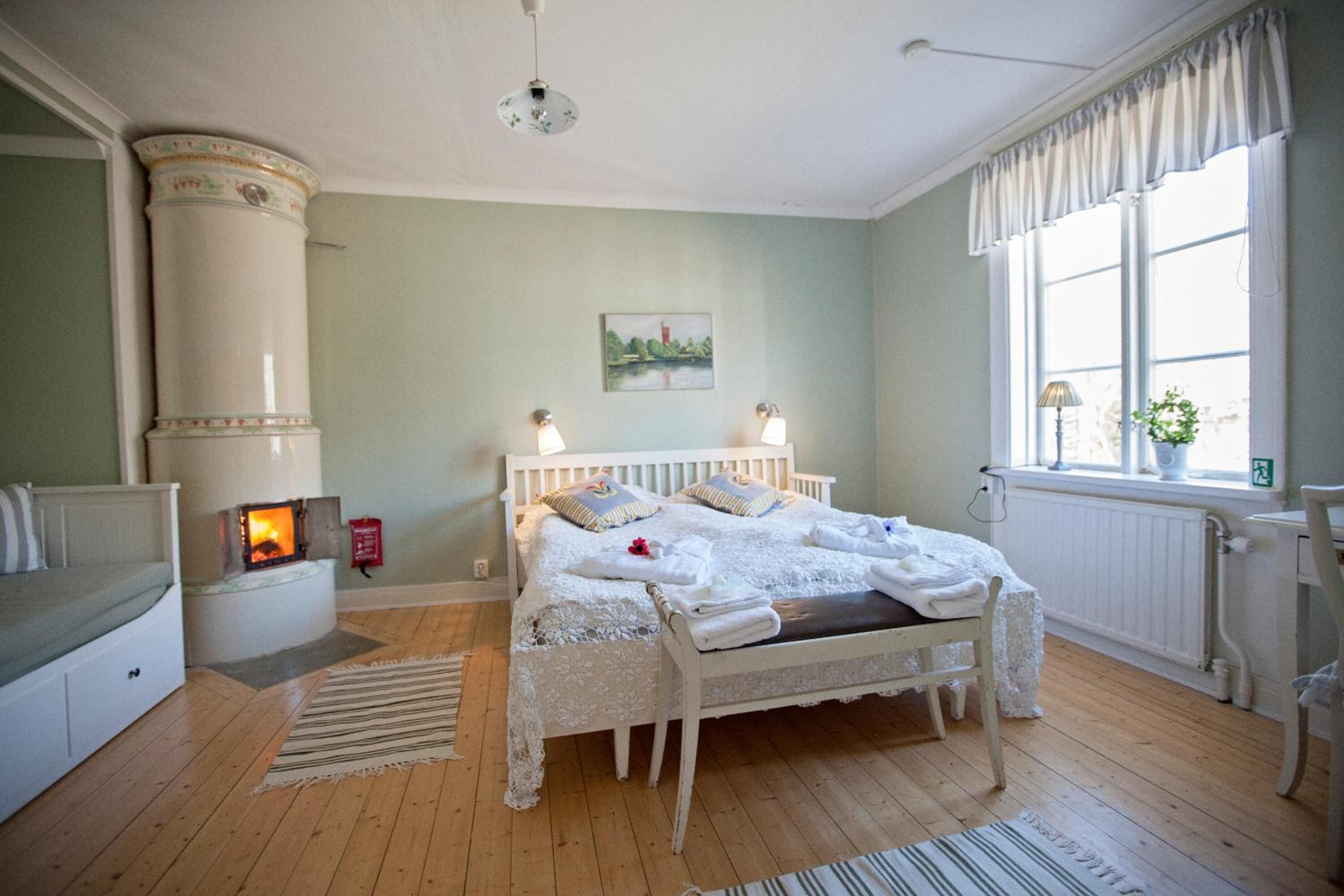 blackout curtains, cots/infant beds, rollaway beds, free wifi