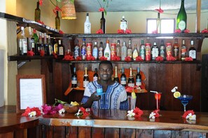 Bar (on property) - Samaki Lodge (Uroa)