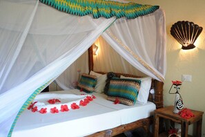 Double or Twin Room, Non Smoking | In-room safe, desk, bed sheets - Samaki Lodge (Uroa)
