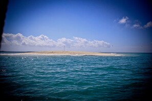 Beach nearby - Samaki Lodge (Uroa)