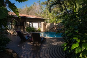 Outdoor dining - Villa Balthazar (Búzios)